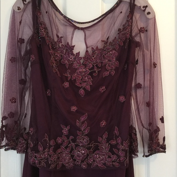 🌺Beautiful Burgundy/Wine Gown🌺 - Picture 4 of 8